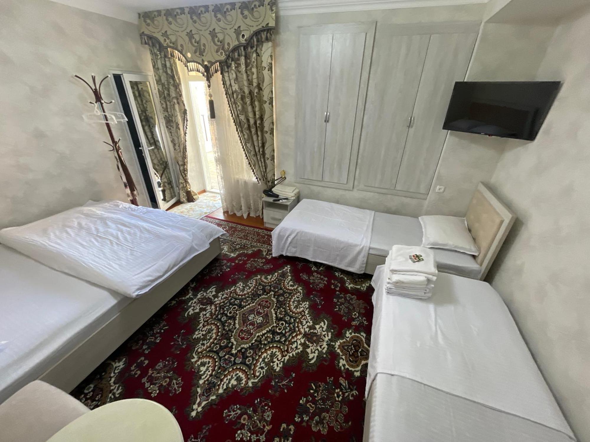 Isfandiyor Hotel Samarkand Bagian luar foto